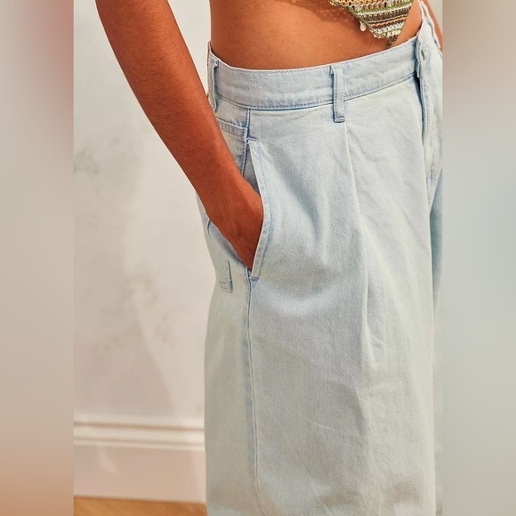 NWT Urban BDG Light Wash‎ Loose Pleated Slouchy Jeans 30 Baggy Dad Oversized - Picture 3 of 8